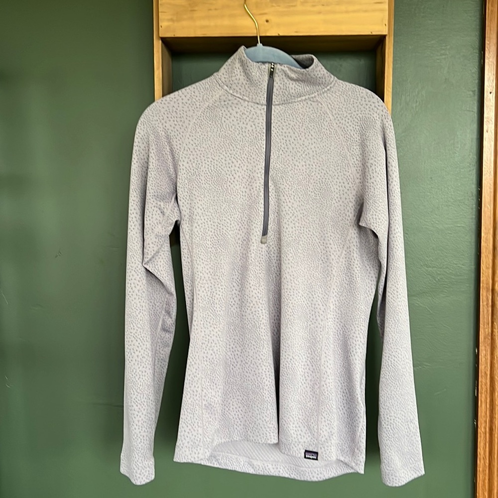 Women’s Patagonia Quarter Zip. Purple, adorable heart-like pattern.Lightweight.M